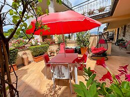 Central Spoleto Apartment With Large Sunny Terrace With Views