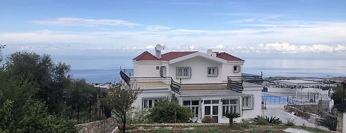 Luxury Villa With Private Pool in Lapta Kyrenia