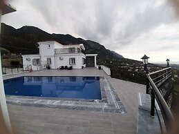 Luxury Villa With Private Pool in Lapta Kyrenia