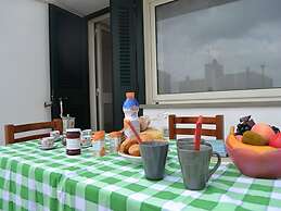 Apartment Directly On The Beach With Air Conditioning And Terrace, Pet