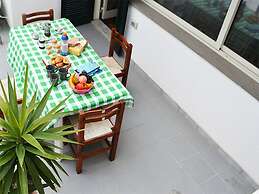 Apartment Directly On The Beach With Air Conditioning And Terrace, Pet
