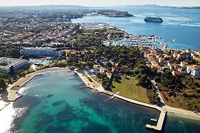 Amazing Sea View And Very Close To Sandy Beach