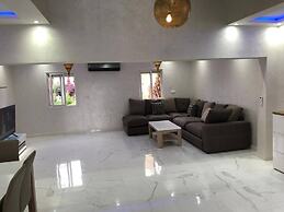 Yallahriyad Triplex For 6 Persons Max
