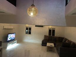 Yallahriyad Triplex For 6 Persons Max