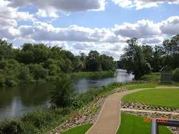 River-meadow View Apartment 27 Skipper Way