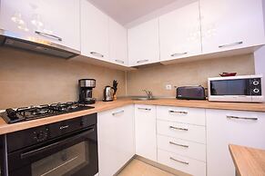 Privilege Apartment - Cismigiu Gardens