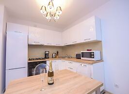 Privilege Apartment - Two Bedrooms - 5 Guests - Cismigiu Gardens