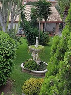 La Latomia Villa nei Pressi del Teatro Greco No1678