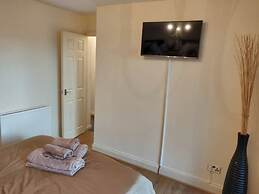Waterfront Apartment In The Heart Of St Neots