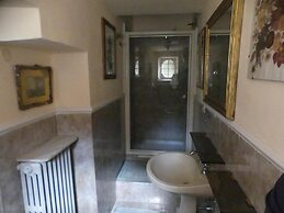 Elegante Appartamento in Villa con Piscina