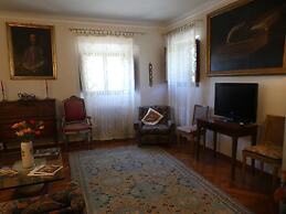 Elegante Appartamento in Villa con Piscina