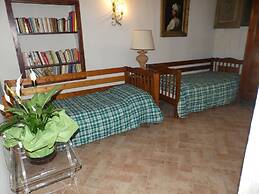 Elegante Appartamento in Villa con Piscina