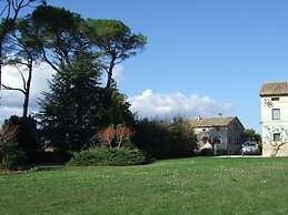 Elegante Appartamento in Villa con Piscina