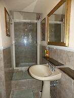 Elegante Appartamento in Villa con Piscina