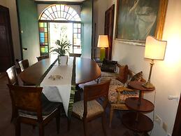 Elegante Appartamento in Villa con Piscina