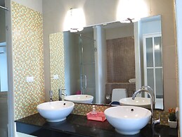 6 38 Top Floor 2 Brs 2baths 1km Walking To Beach