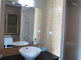 6 38 Top Floor 2 Brs 2baths 1km Walking To Beach