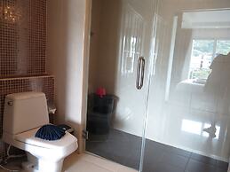 6 38 Top Floor 2 Brs 2baths 1km Walking To Beach