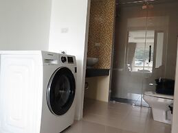 6 38 Top Floor 2 Brs 2baths 1km Walking To Beach