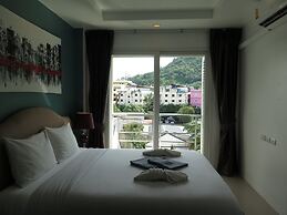 6-38 - 2 Bdr Condo With Balcony and Shared Pool