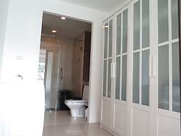 6 38 Top Floor 2 Brs 2baths 1km Walking To Beach