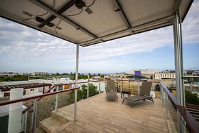 Penthouse Beach Holiday, Private Jacuzzi, Bbq, Family Friendly, Maid S