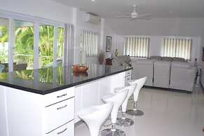 Very Large Villa Suitable for a Large Group up to 10 People or Even 2 