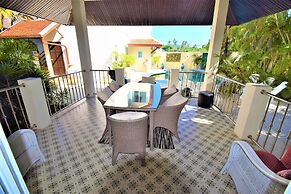 Very Large Villa Suitable for a Large Group up to 10 People or Even 2 