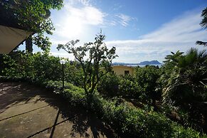 Panoramic Villa Near The Sea