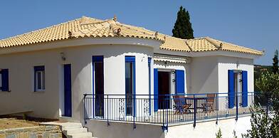 Despite Corona Summer Vacation on Southern Greek Beaches