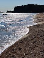 Despite Corona Summer Vacation on Southern Greek Beaches