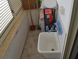 Central Holiday Home With Terrace And Garden, Parking Available