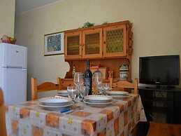 Central Holiday Home With Terrace And Garden, Parking Available