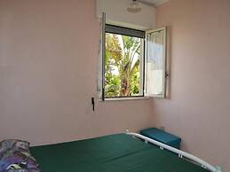 Central Holiday Home With Terrace And Garden, Parking Available