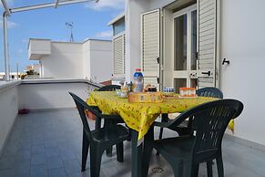 Central Holiday Home With Terrace And Garden, Parking Available