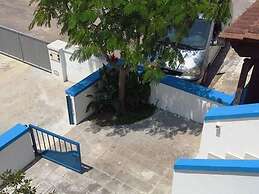 Central Holiday Home With Terrace And Garden, Parking Available