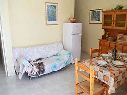 Central Holiday Home With Terrace And Garden, Parking Available