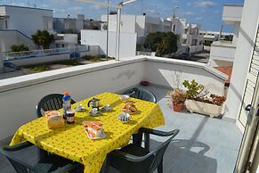 Central Holiday Home With Terrace And Garden, Parking Available
