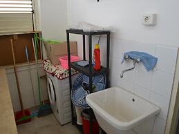 Central Holiday Home With Terrace And Garden, Parking Available