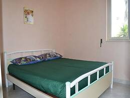 Central Holiday Home With Terrace And Garden, Parking Available