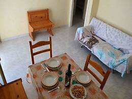 Central Holiday Home With Terrace And Garden, Parking Available