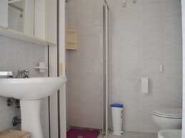 Central Holiday Home With Terrace And Garden, Parking Available