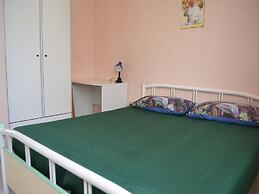 Central Holiday Home With Terrace And Garden, Parking Available