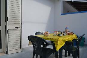 Central Holiday Home With Terrace And Garden, Parking Available