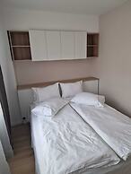 Yellow Apartment - Cismigiu Gardens