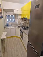 Yellow Apartment - Cismigiu Gardens