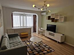 Yellow Apartment - Cismigiu Gardens