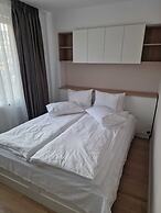 Yellow Apartment - Cismigiu Gardens