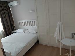 Yellow Apartment - Cismigiu Gardens