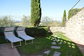 House With Private Garden in the Crete Senesi